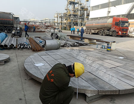 指導(dǎo)安裝現(xiàn)場